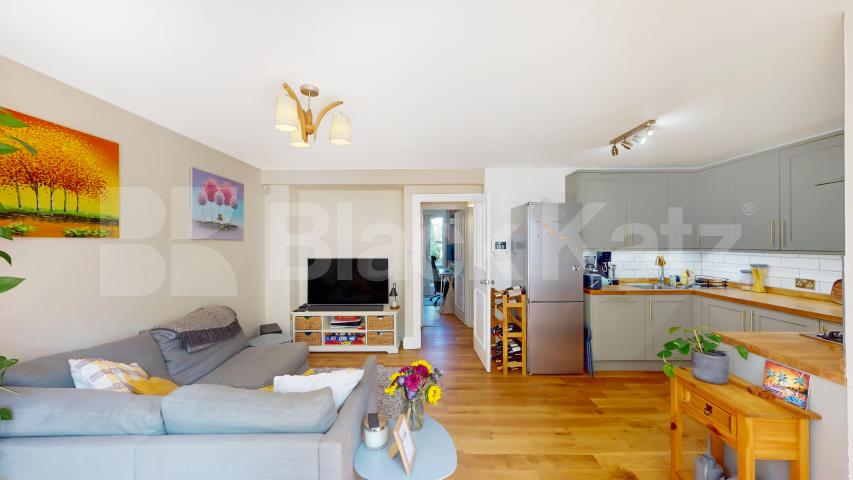 Bright Two-Bedroom Garden Flat in Tufnell Park Tufnell Park Road, Tufnell Park 